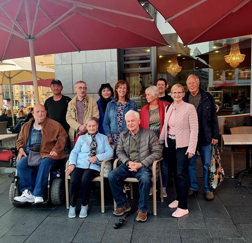 Treffen der Selbsthilfegruppe in der Eisdiele im Oktober 2024